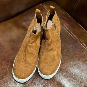 EST 1946 Wedge Bootie Tennis Shoe, EUC